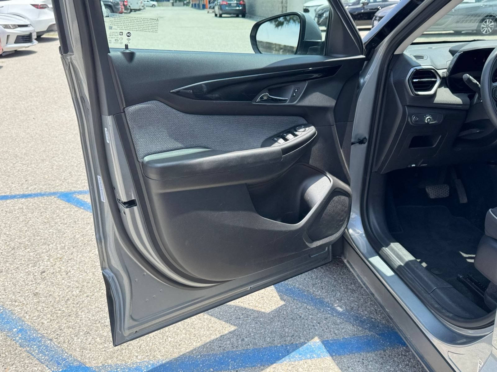 Used 2025 Chevrolet TrailBlazer LT FWD image 18