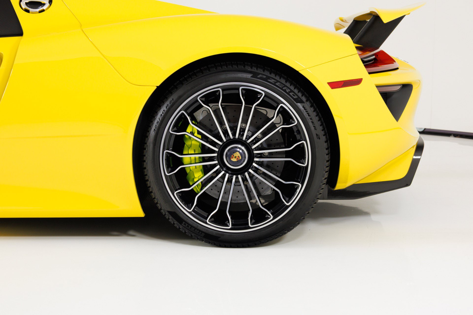 Used 2015 Porsche 918 Spyder AWD/4WD image 13