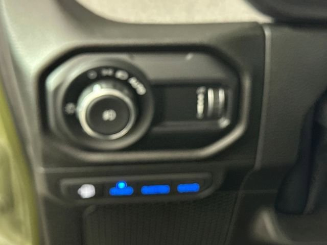 Used 2024 Jeep Wrangler Unlimited w/ Convenience Group AWD/4WD image 18