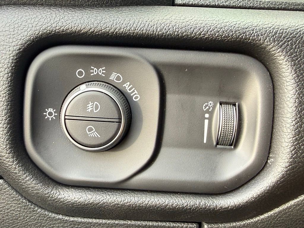 New 2026 RAM 1500 4x4 Crew Cab image 24