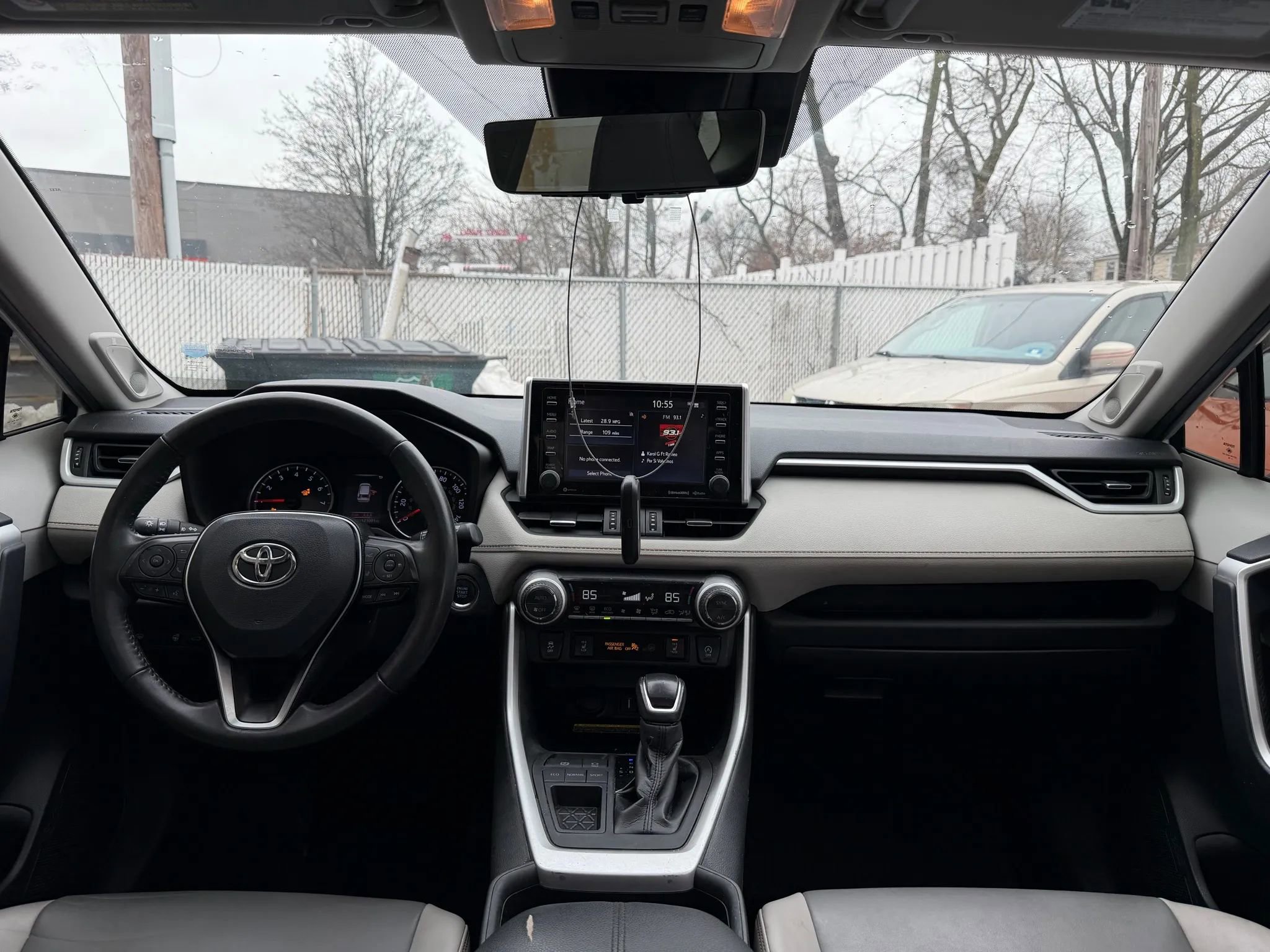 Used 2020 Toyota RAV4 XLE Premium image 16