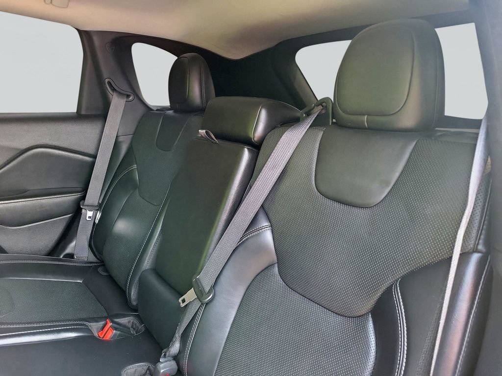 Used 2020 Jeep Cherokee Limited FWD image 27