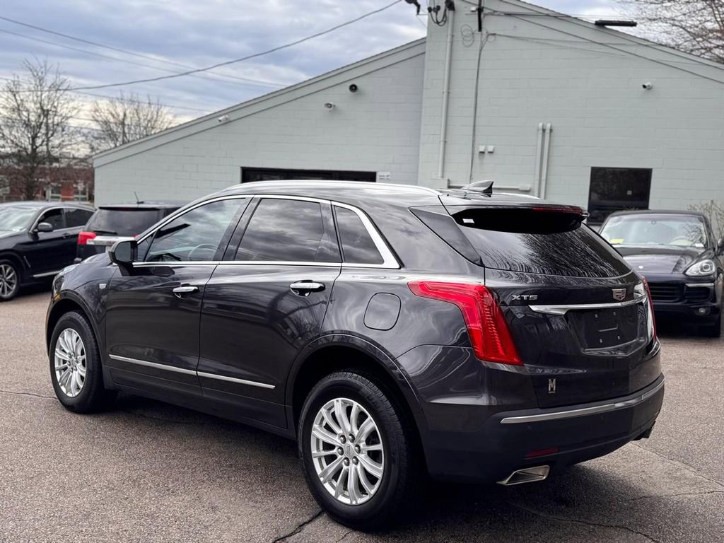 Used 2017 Cadillac XT5 FWD image 4