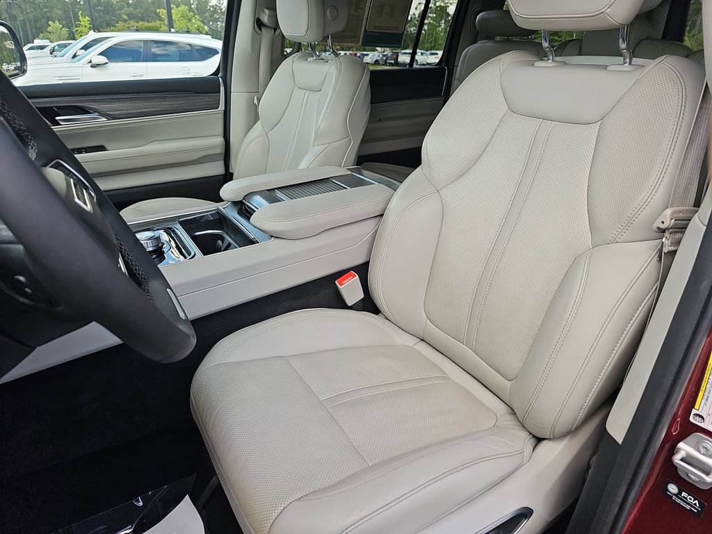 Used 2024 Jeep Wagoneer Series II w/ Flexible Seating Group RWD image 21