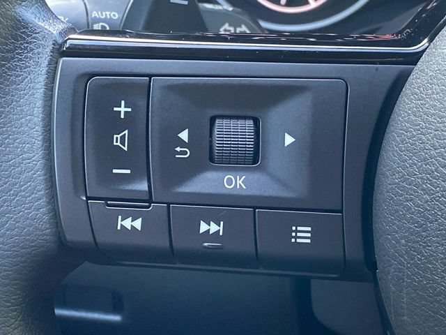 Used 2022 Nissan Rogue SV FWD image 17
