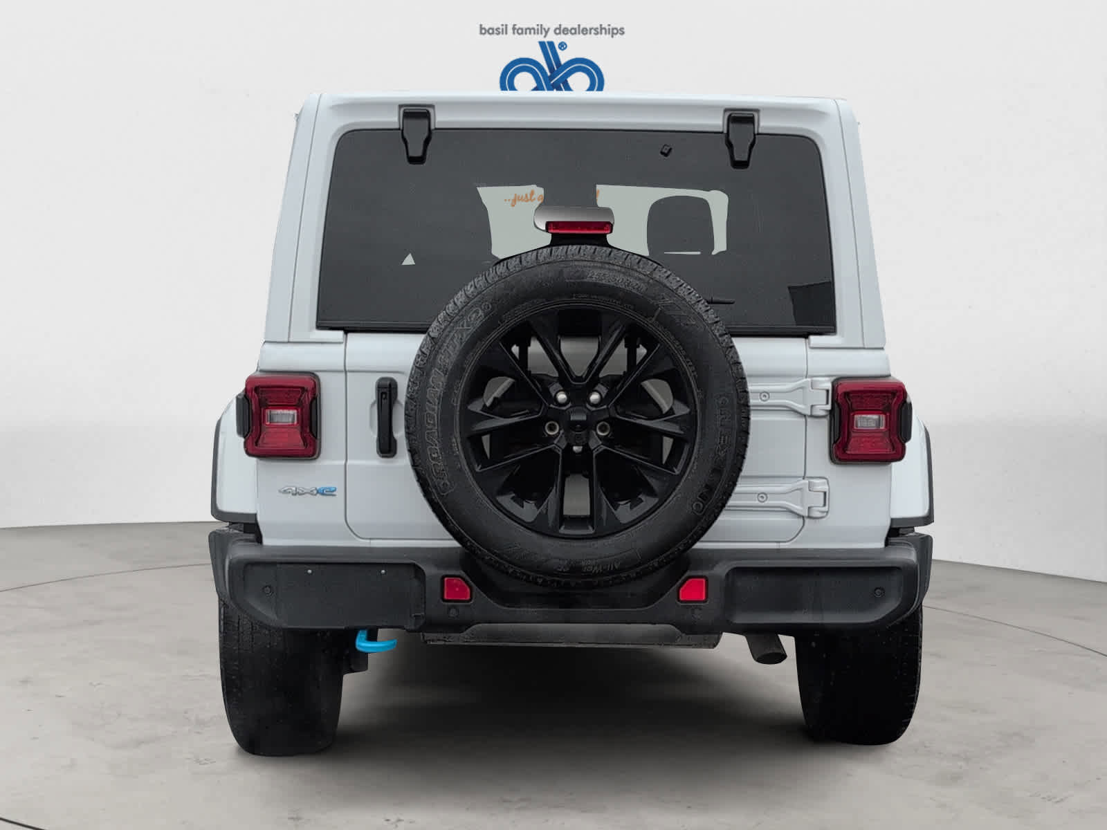 Used 2024 Jeep Wrangler Sahara w/ Technology Group image 8