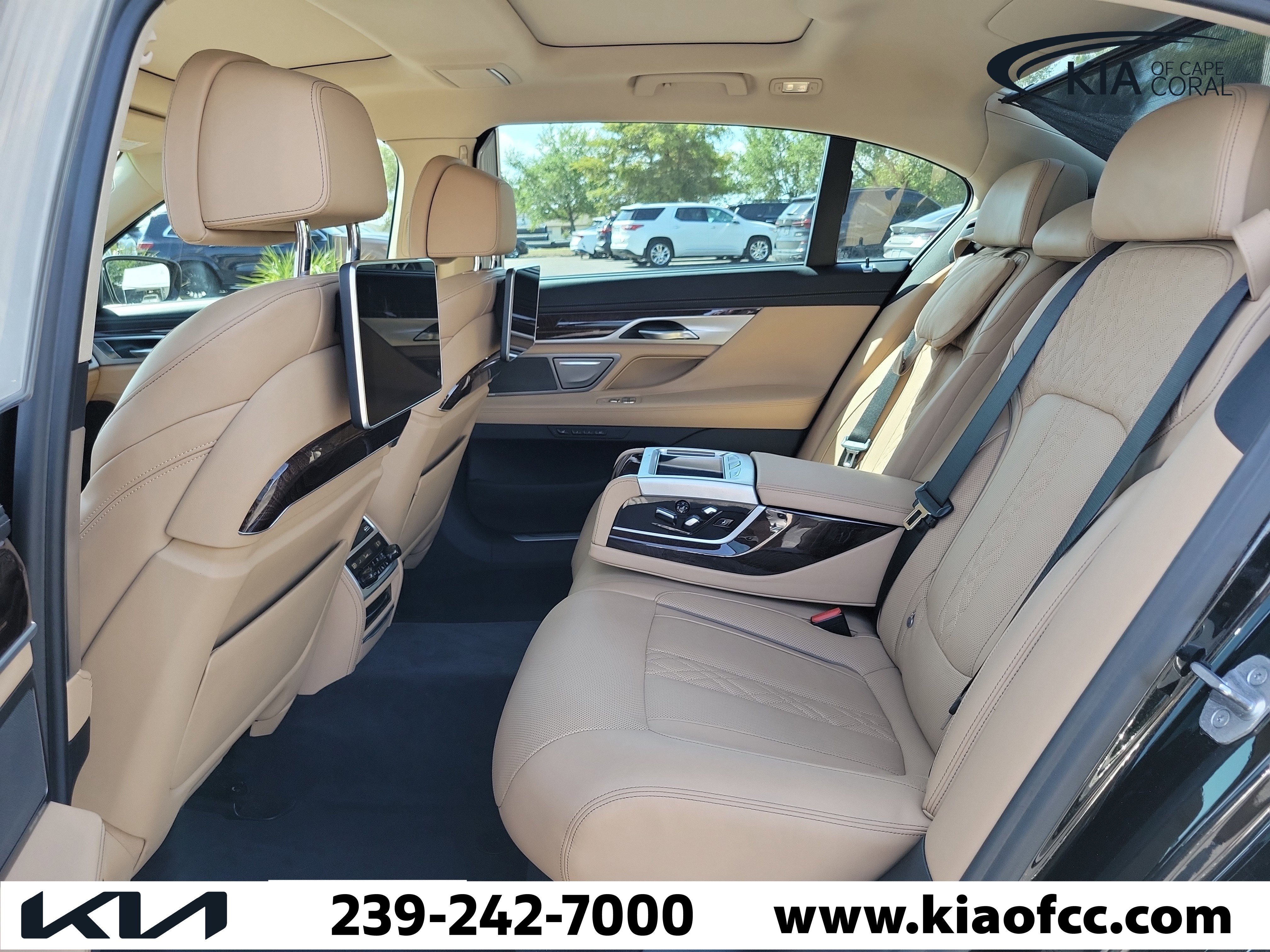 Used 2021 BMW 750i xDrive w/ Luxury Rear Seating Package image 12