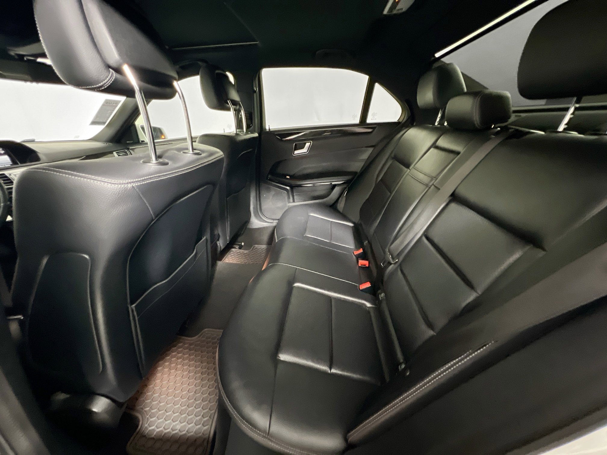 Used 2014 Mercedes-Benz E 350 4MATIC Sedan image 28