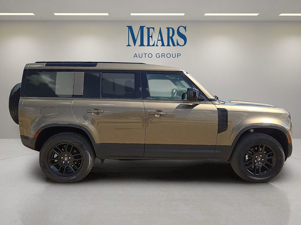 Used 2025 Land Rover Defender 110 S image 6