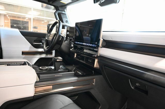 Used 2025 GMC Hummer EV 2X w/ LPO, Dark Essentials Package image 15