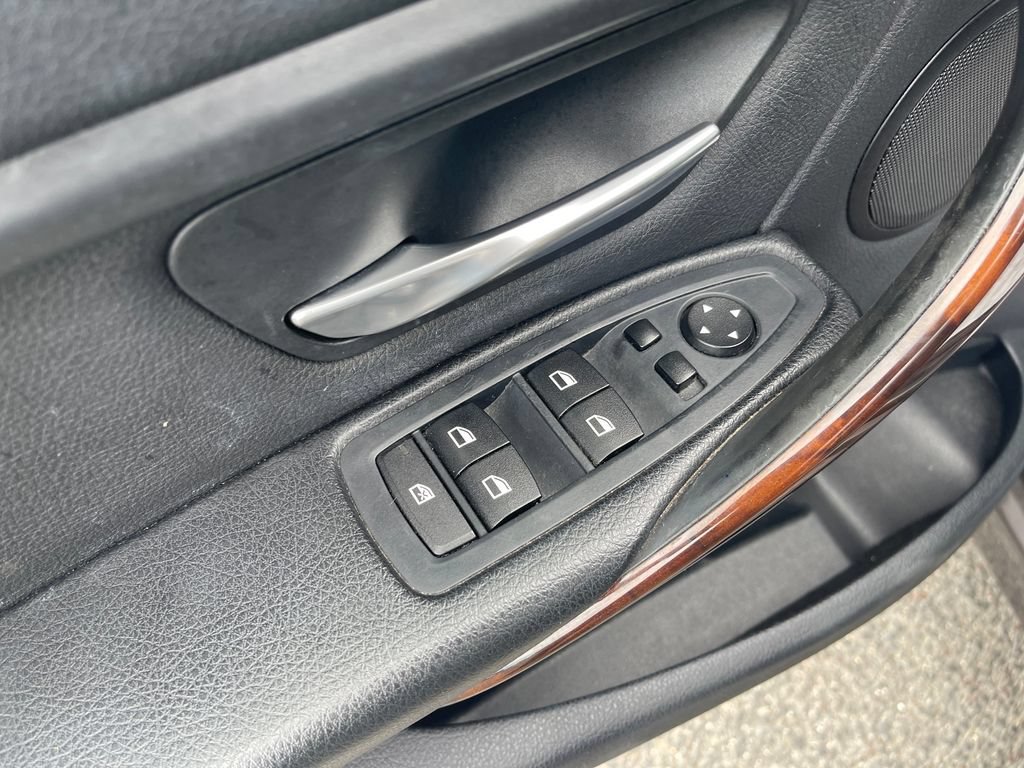 Used 2014 BMW 328i xDrive Sedan AWD/4WD image 18