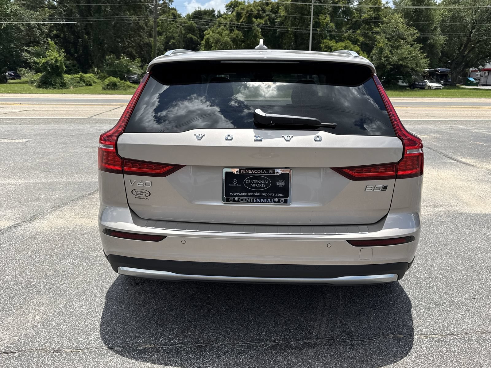 New 2026 Volvo V60 B5 Cross Country Plus w/ Protection Package Premier AWD/4WD image 4