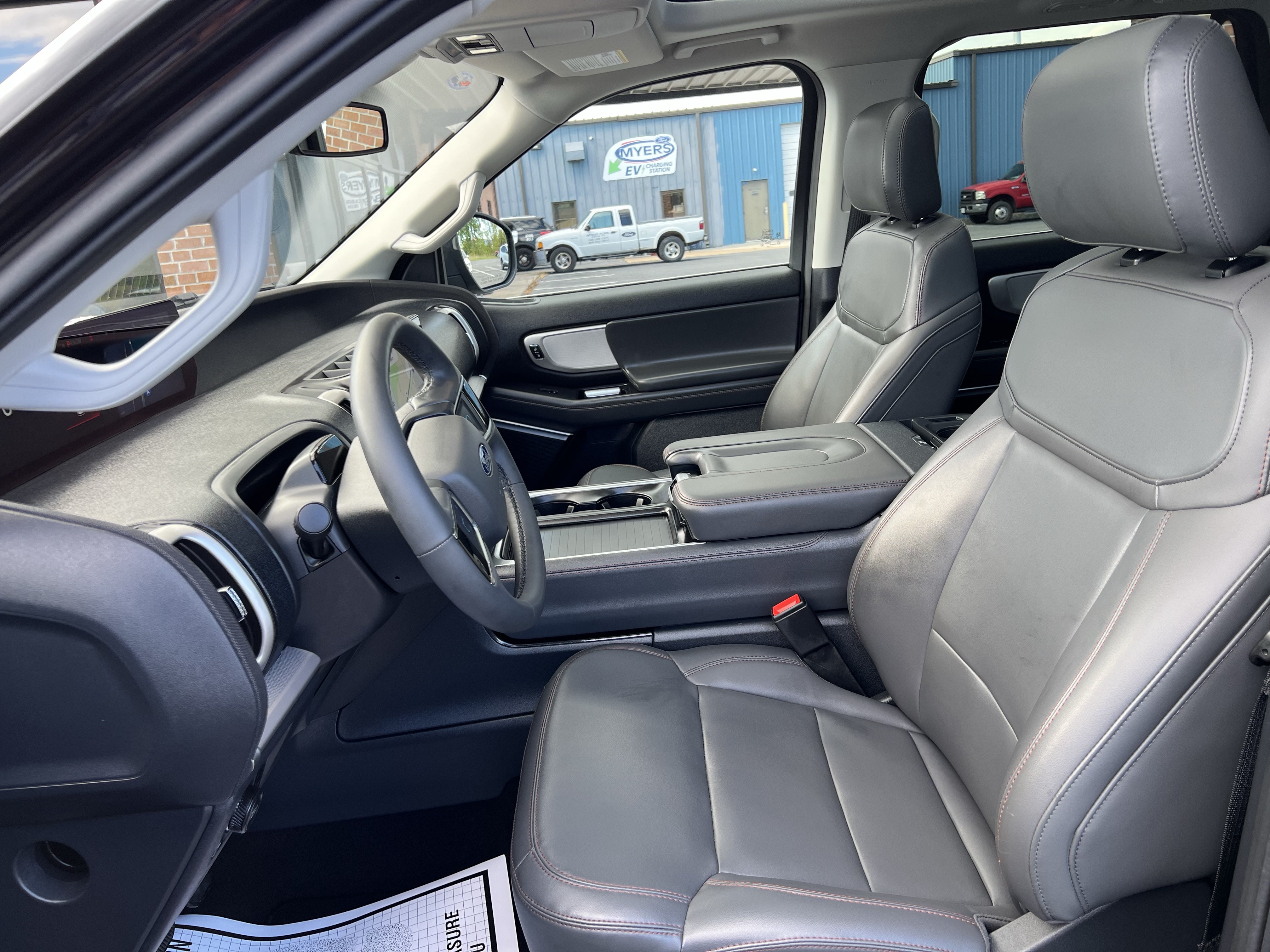 Used 2025 Ford Expedition Max Active AWD/4WD image 24