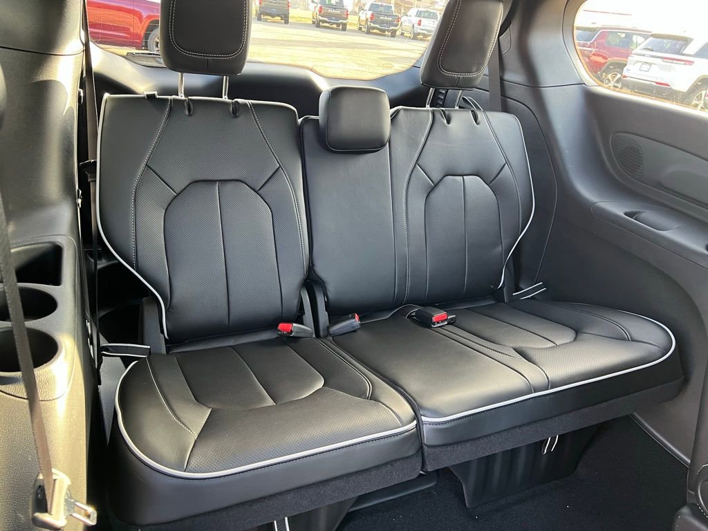 New 2026 Chrysler Pacifica Limited w/ S Appearance Package AWD/4WD image 21