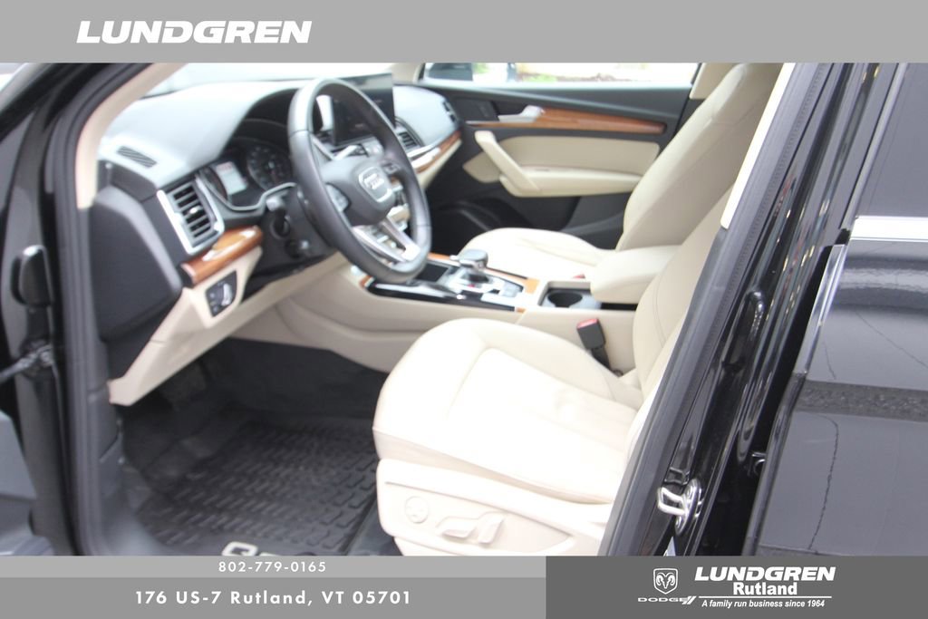 Used 2023 Audi Q5 2.0T Premium w/ Convenience Package AWD/4WD image 17