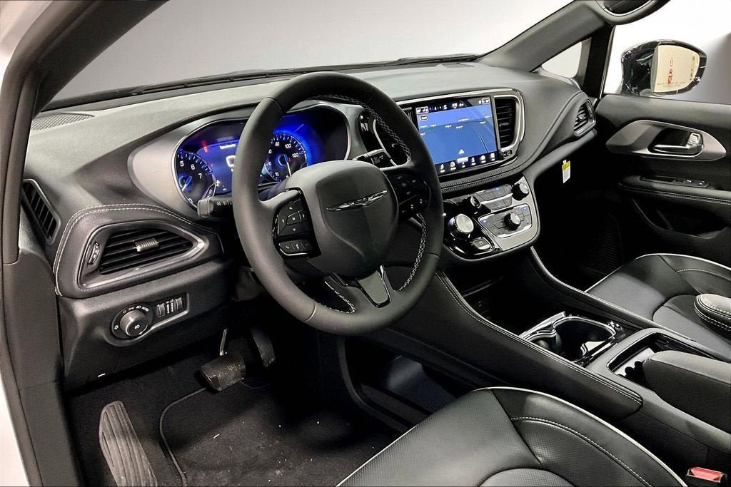 New 2026 Chrysler Pacifica Limited w/ S Appearance Package image 8