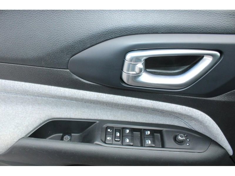 Used 2024 Jeep Compass Latitude image 20