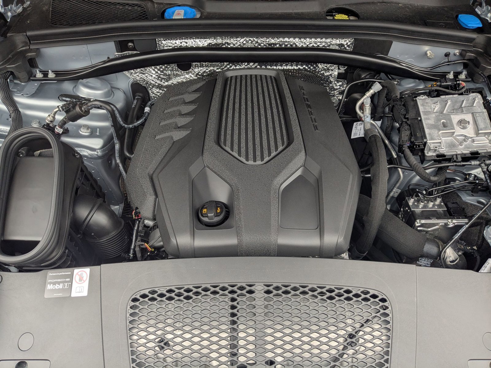 Used 2025 Porsche Macan image 29