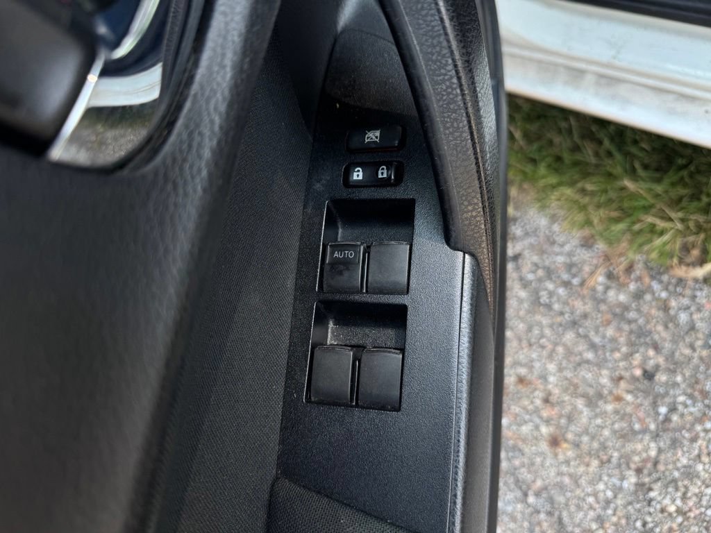 Used 2017 Toyota Corolla LE FWD image 16