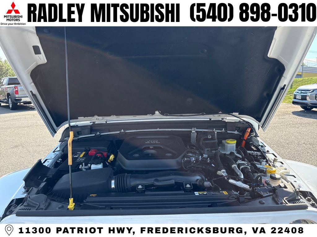 Used 2023 Jeep Wrangler Unlimited Sahara w/ Cold Weather Group AWD/4WD image 18