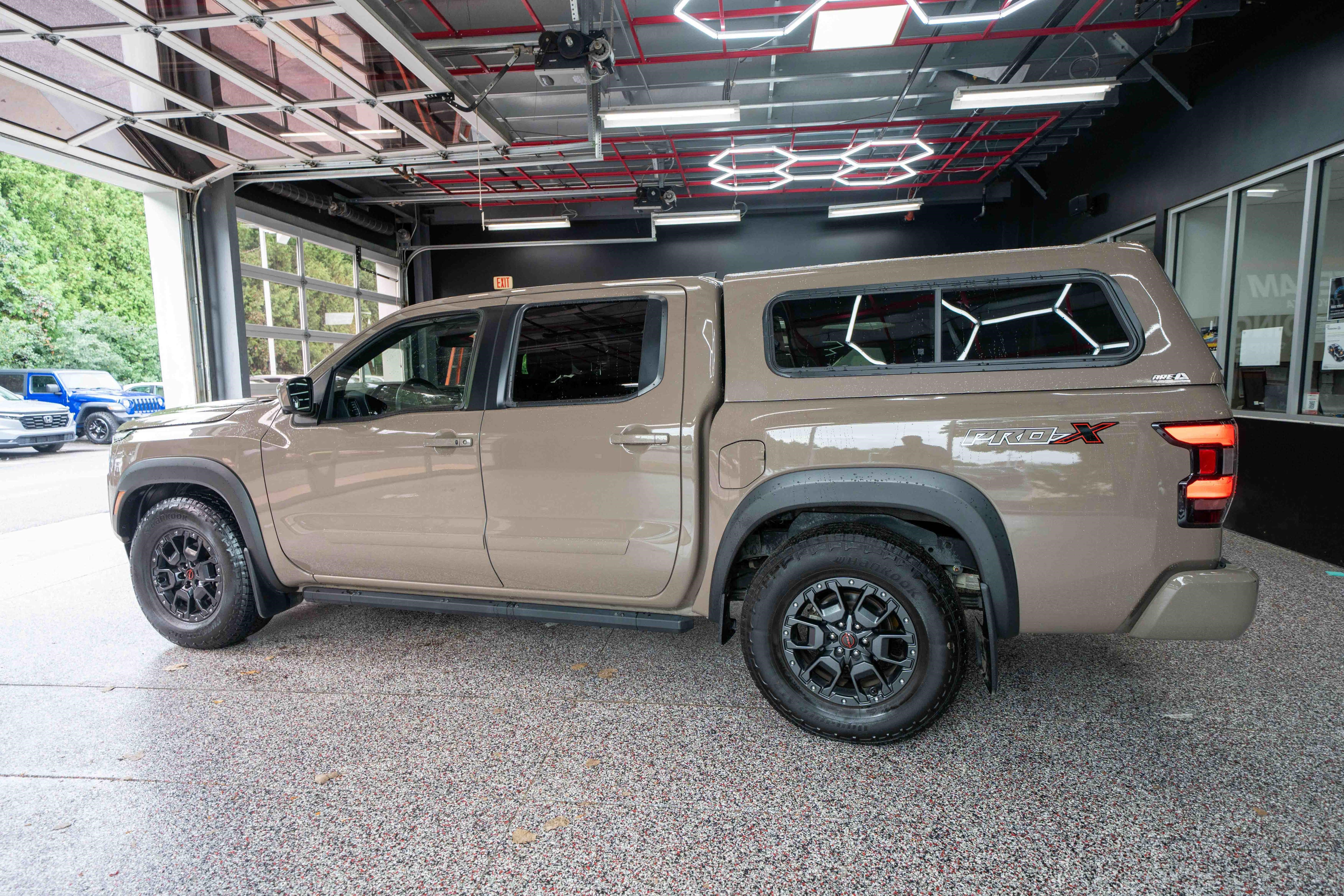 Used 2023 Nissan Frontier Pro-X w/ Pro-X Premium Package RWD image 2
