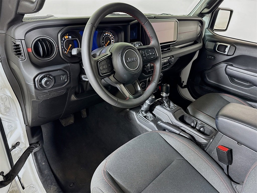 Used 2024 Jeep Wrangler Unlimited Rubicon image 7