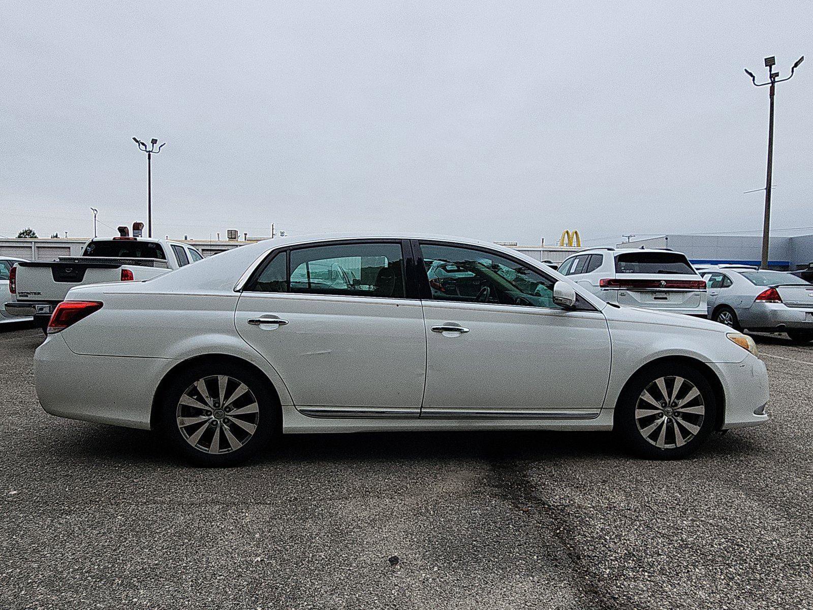 Used 2011 Toyota Avalon Limited FWD image 6