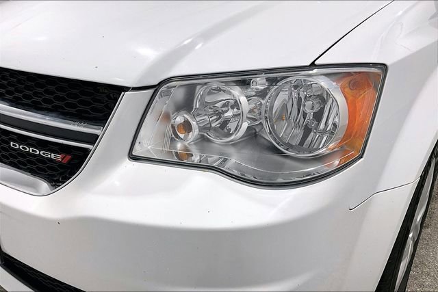 Used 2017 Dodge Grand Caravan SE w/ UConnect Hands-Free Group image 34
