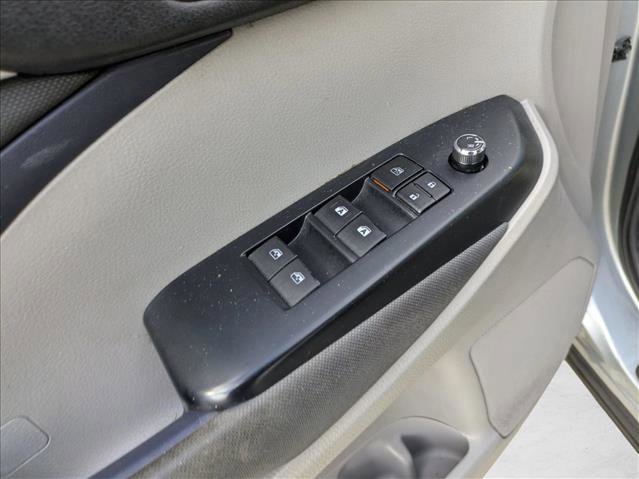 Used 2018 Toyota Highlander LE image 12