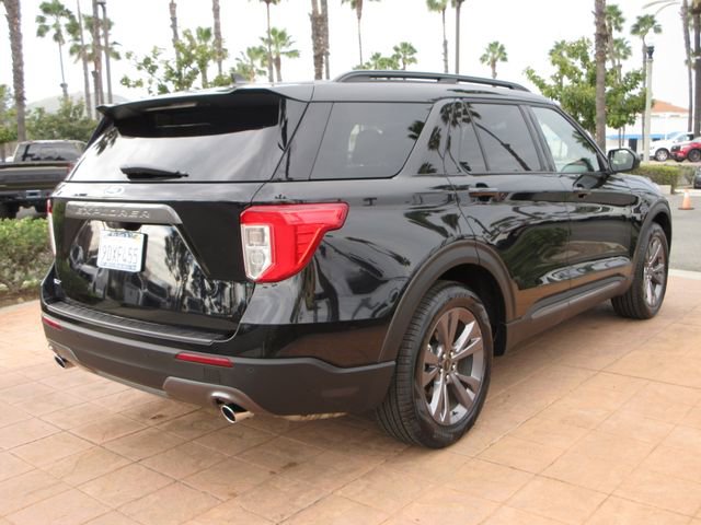 Certified 2022 Ford Explorer XLT w/ Equipment Group 202A image 4