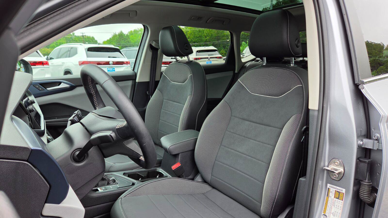 Used 2023 Volkswagen Taos SE w/ Panoramic Sunroof Package FWD image 23