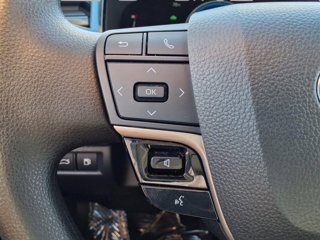 Used 2025 Toyota Camry LE image 13