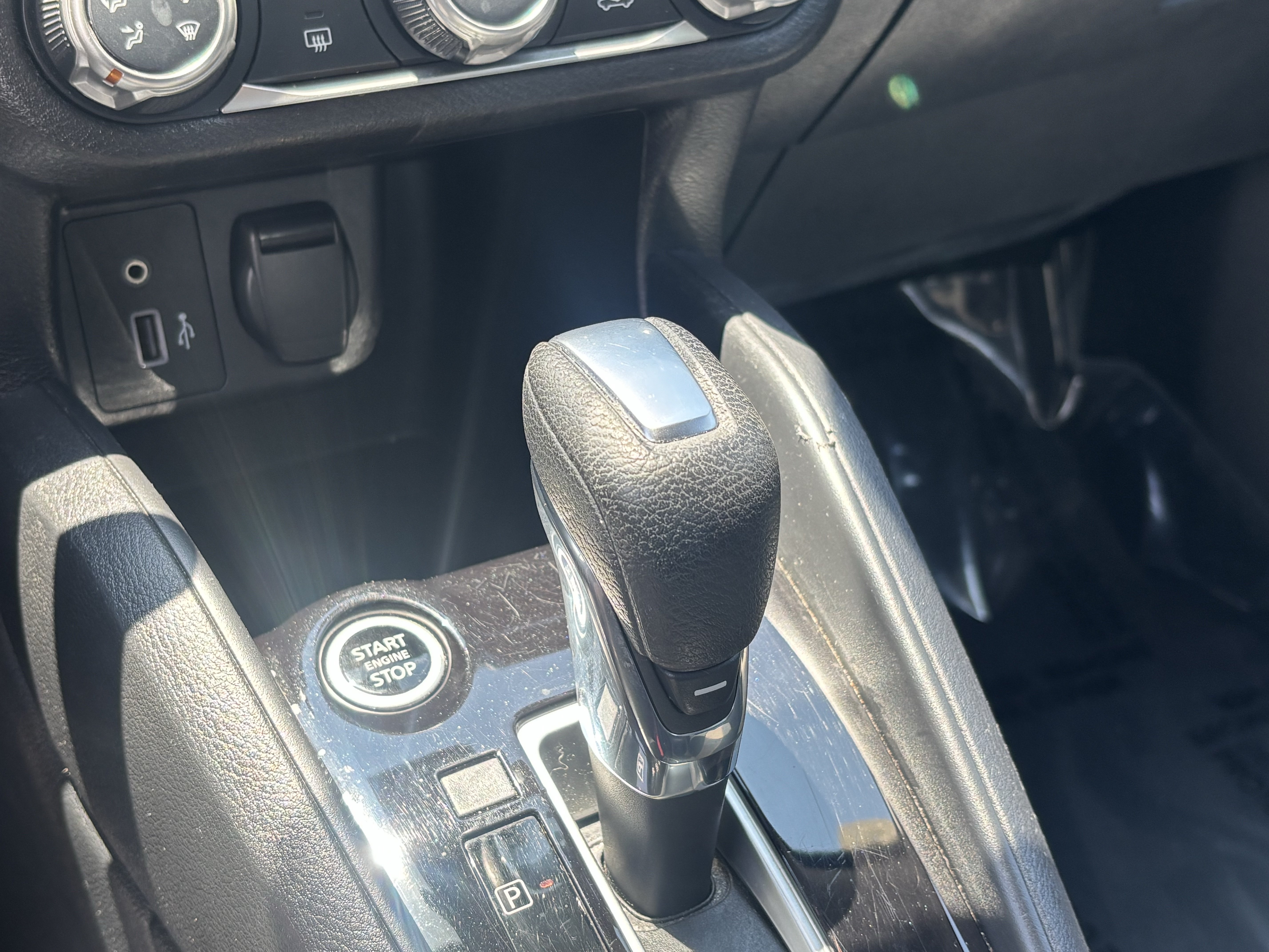 Used 2021 Nissan Versa SV FWD image 28