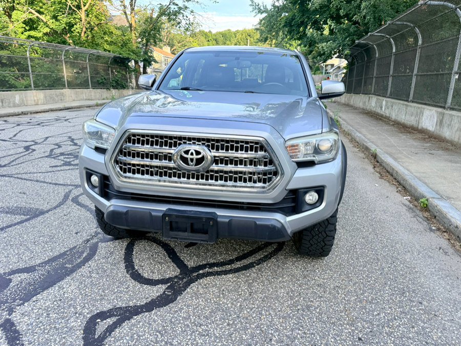 Used 2017 Toyota Tacoma TRD Off-Road w/ Tow Package AWD/4WD image 3