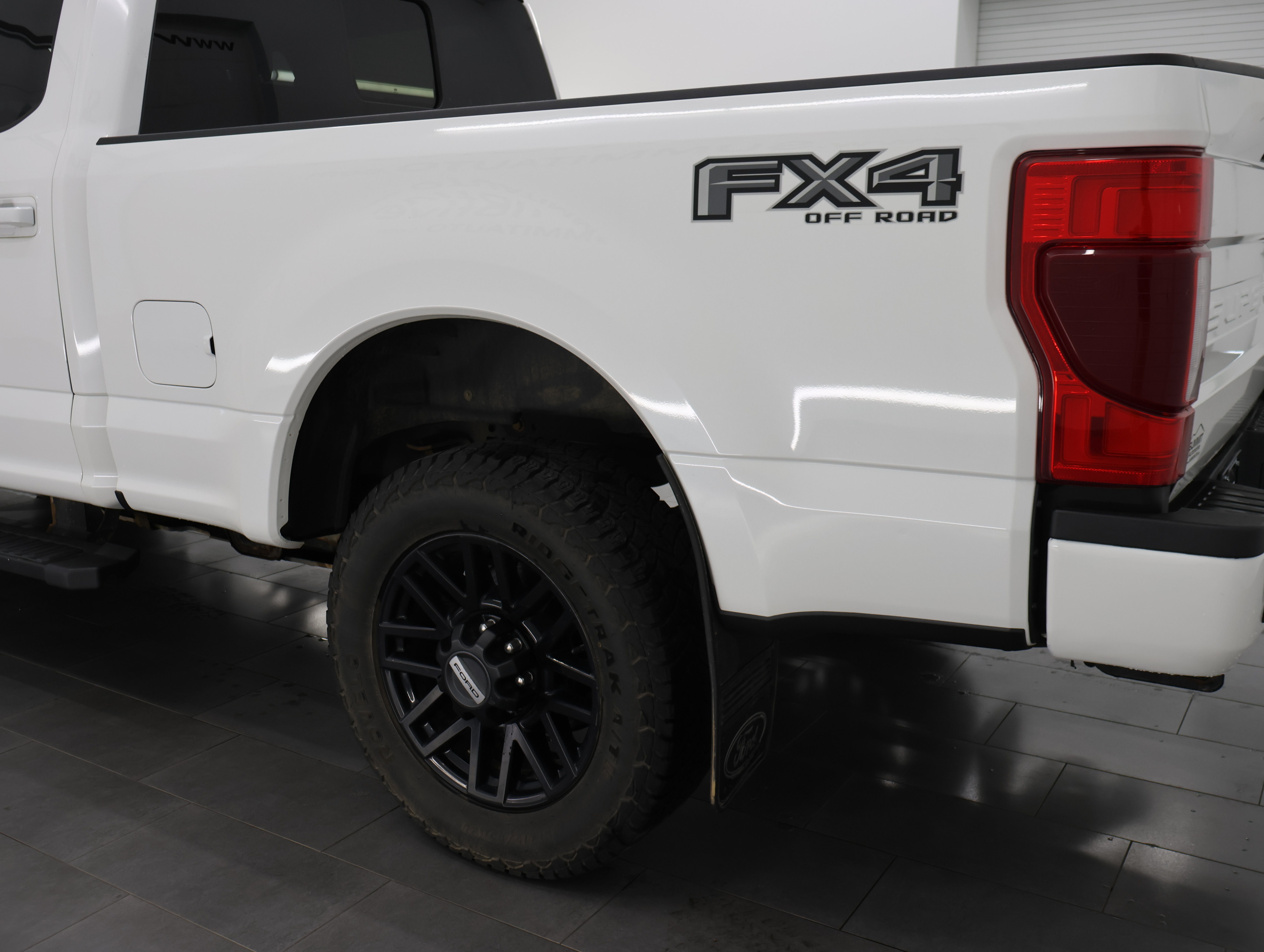 Used 2022 Ford F350 Lariat w/ Black Appearance Package AWD/4WD image 29