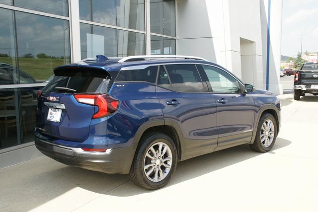 Used 2023 GMC Terrain SLT FWD image 3