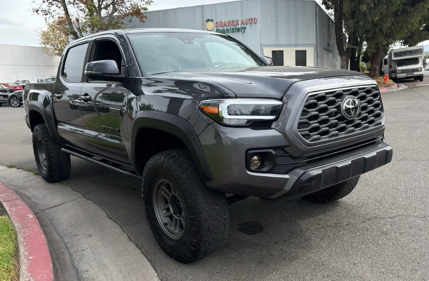 Used 2023 Toyota Tacoma TRD Off-Road AWD/4WD image 2