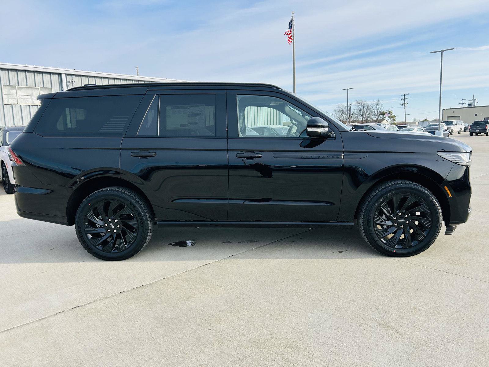 New 2026 Lincoln Navigator Reserve w/ Jet Appearance Package AWD/4WD image 56