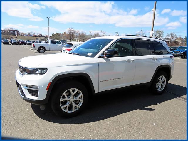 Certified 2023 Jeep Grand Cherokee Limited AWD/4WD image 3