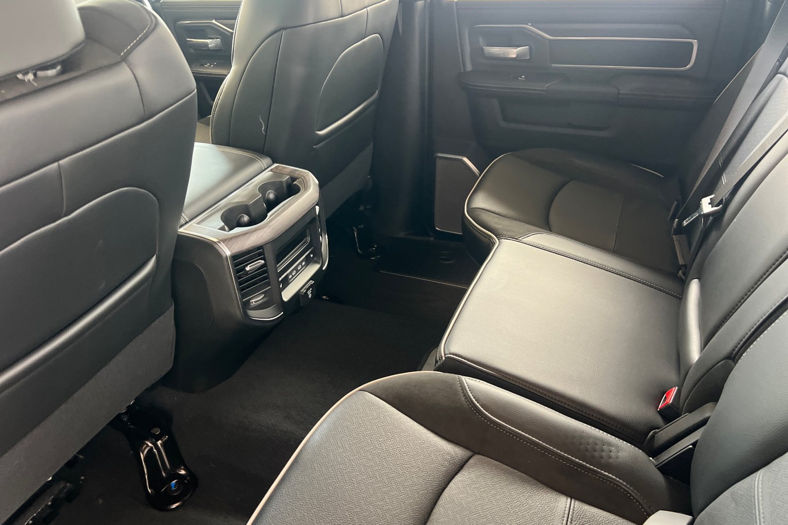 New 2027 RAM 2500 Laramie AWD/4WD image 13
