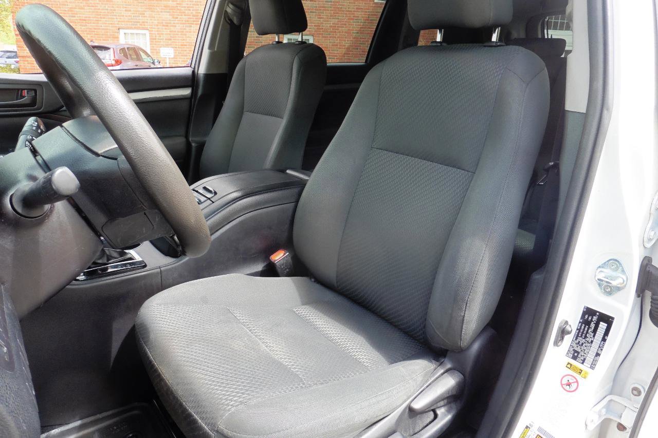 Used 2019 Toyota Highlander LE w/ Protection Package #3 AWD/4WD image 18