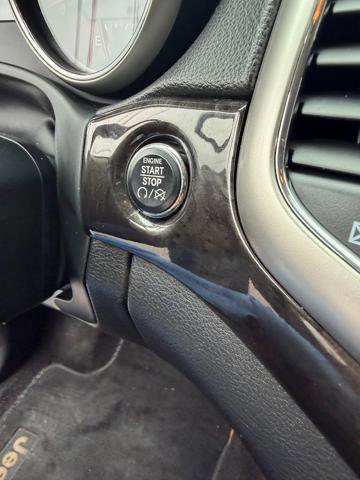 Used 2013 Jeep Grand Cherokee Laredo AWD/4WD image 17