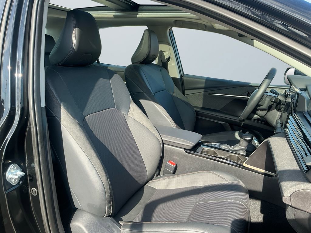 Used 2025 Toyota Camry XLE image 16