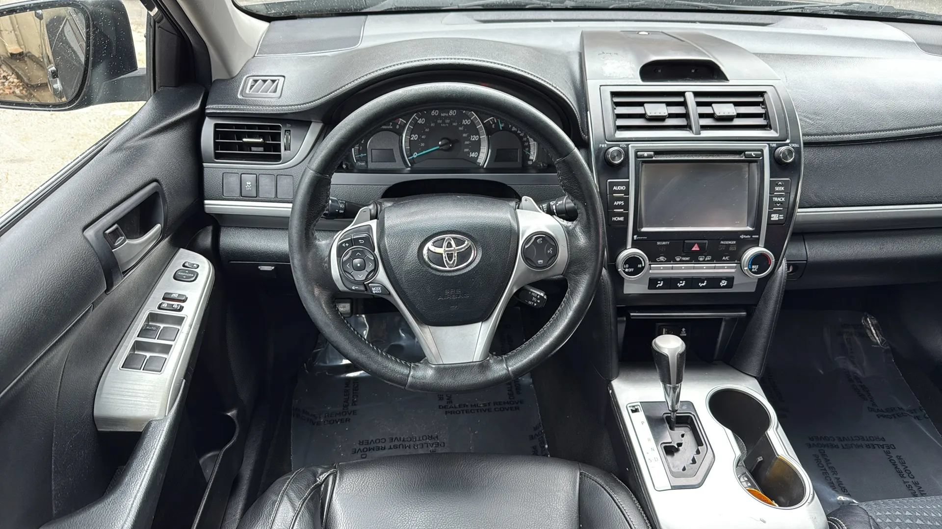 Used 2014 Toyota Camry SE w/ Moonroof Package FWD image 23