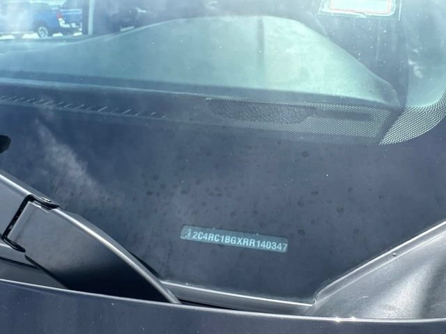 Used 2024 Chrysler Pacifica Touring-L FWD image 23