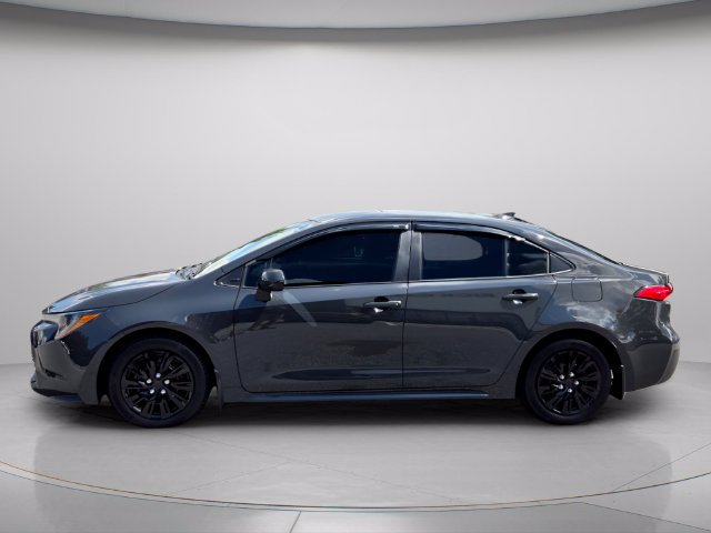 Used 2025 Toyota Corolla LE FWD image 3