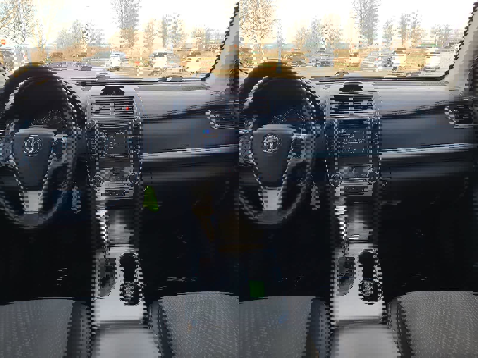 Used 2014 Toyota Camry SE image 18