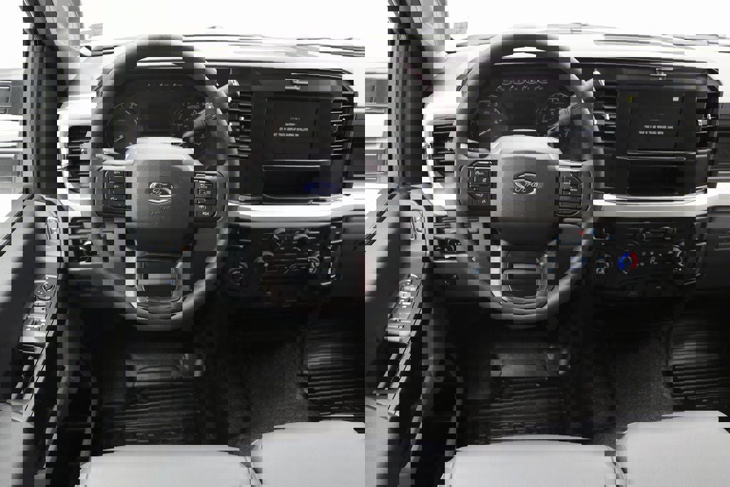 New 2025 Ford F250 XL w/ XL Chrome Package image 9