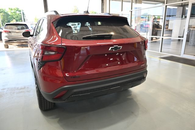 Used 2025 Chevrolet Trax RS w/ Sunroof Package FWD image 6
