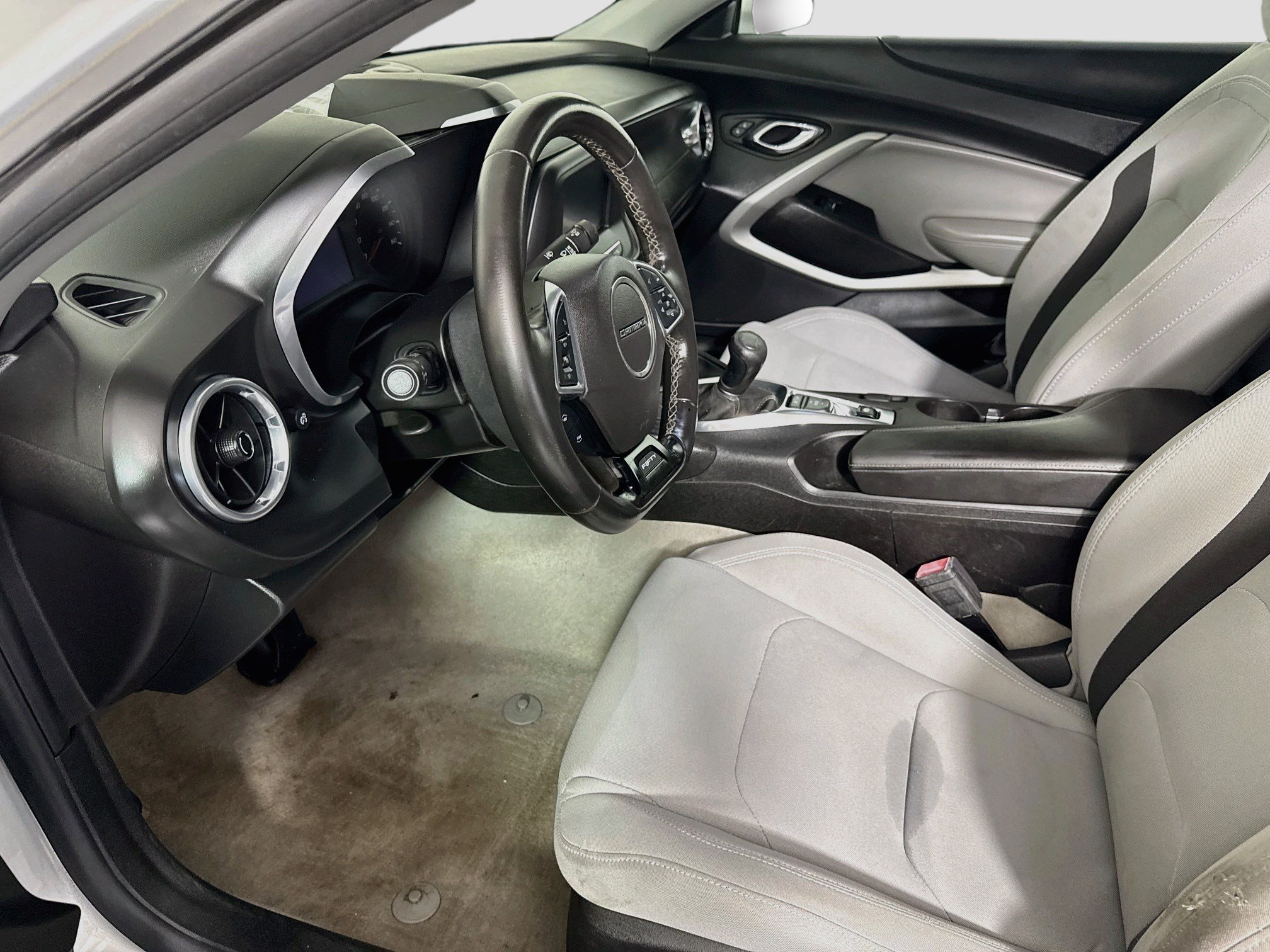 Used 2017 Chevrolet Camaro LT RWD image 23